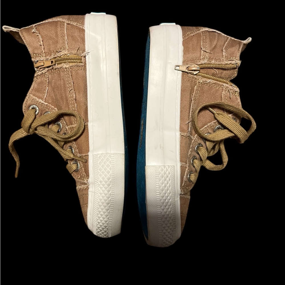 Women’s Blowfish Tan Canvas Sneakers with White Soles - Picture 3 of 7